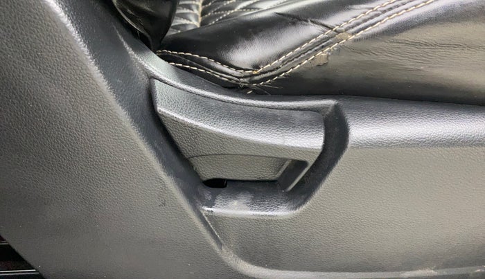 2022 Mahindra XUV300 W4 1.5 DIESEL, Diesel, Manual, 49,824 km, Driver Side Adjustment Panel