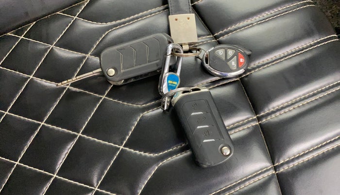 2022 Mahindra XUV300 W4 1.5 DIESEL, Diesel, Manual, 49,824 km, Key Close Up