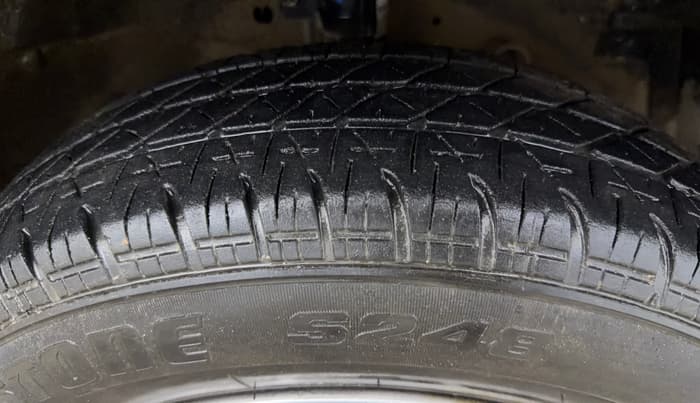 2017 Maruti Swift LXI (O), Petrol, Manual, 41,272 km, Right Front Tyre Tread