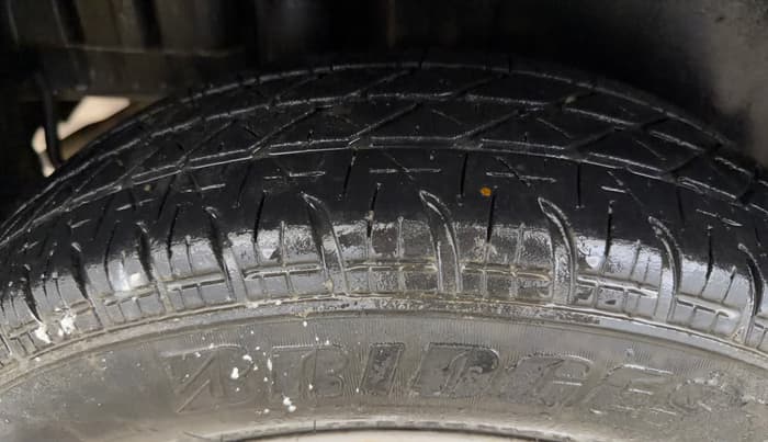 2017 Maruti Swift LXI (O), Petrol, Manual, 41,272 km, Right Rear Tyre Tread