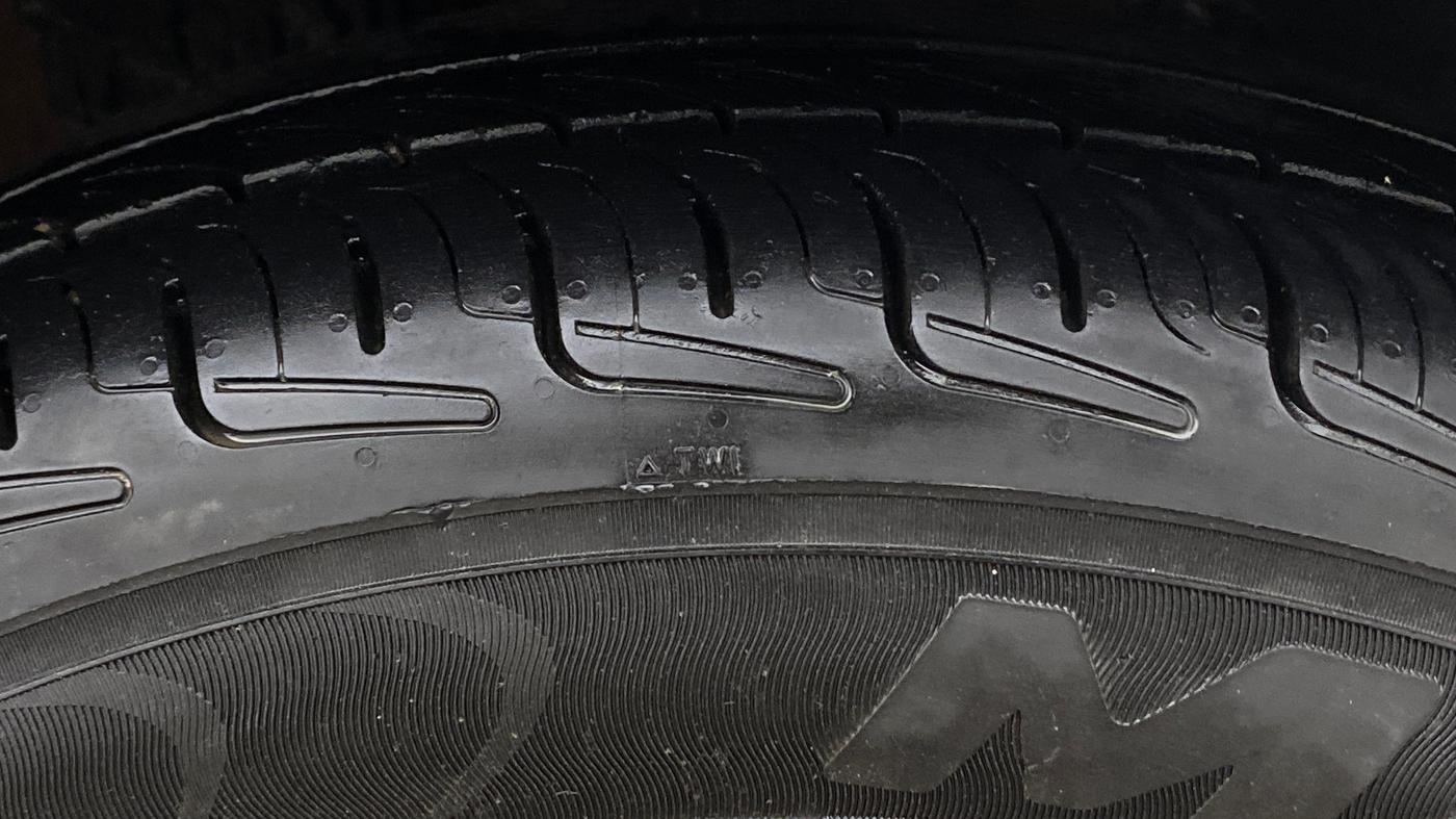 2017 Renault Kwid RXL, Petrol, Manual, 77,631 km, Right Front Tyre Tread