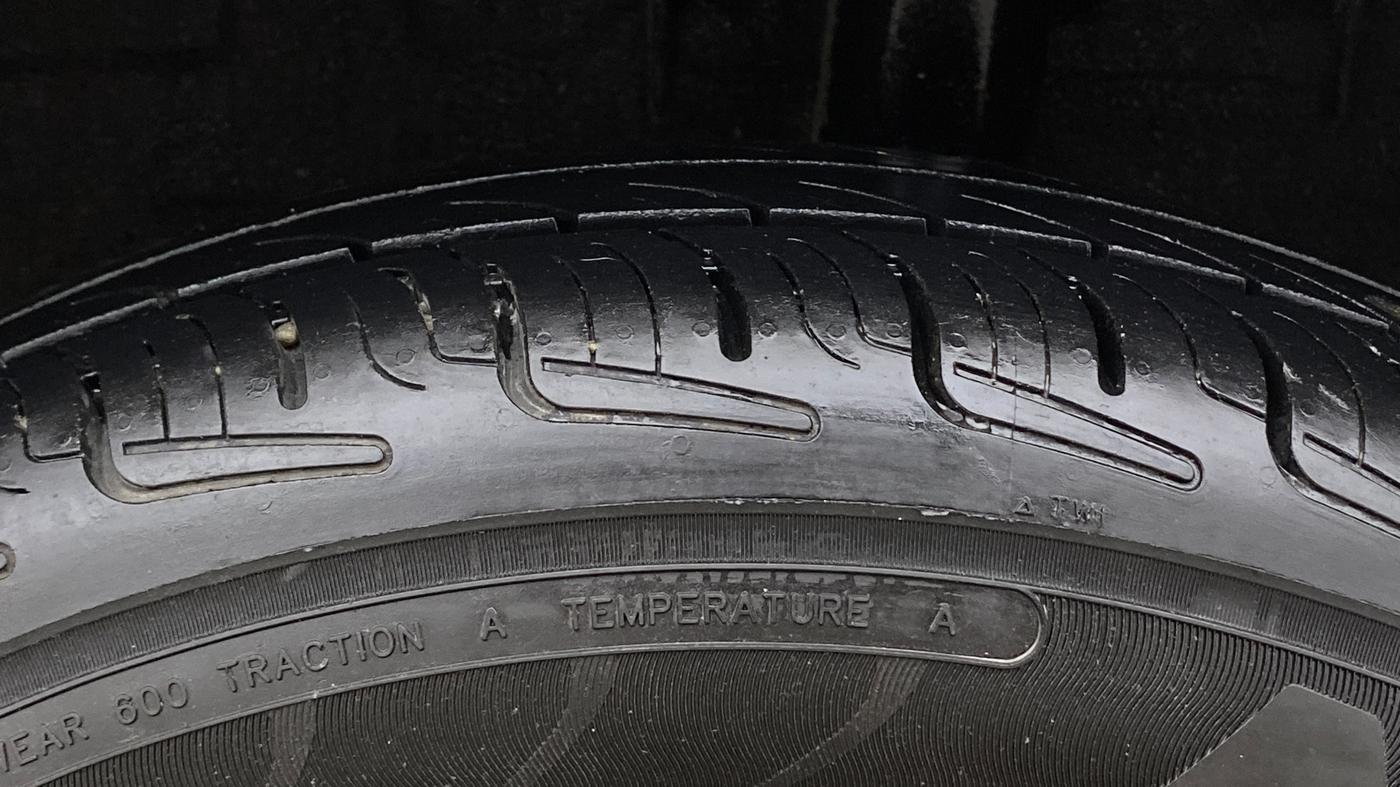2017 Renault Kwid RXL, Petrol, Manual, 77,631 km, Left Rear Tyre Tread
