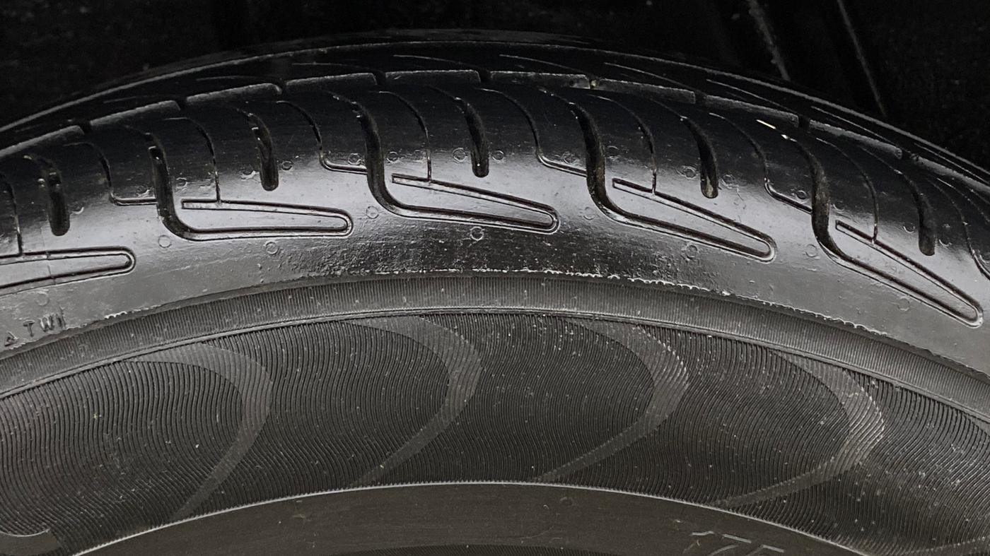 2017 Renault Kwid RXL, Petrol, Manual, 77,631 km, Right Rear Tyre Tread