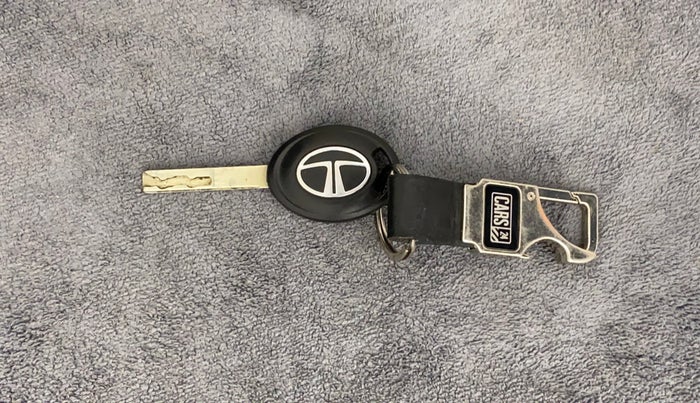 2021 Tata NEXON XE PETROL, Petrol, Manual, 27,410 km, Key Close Up