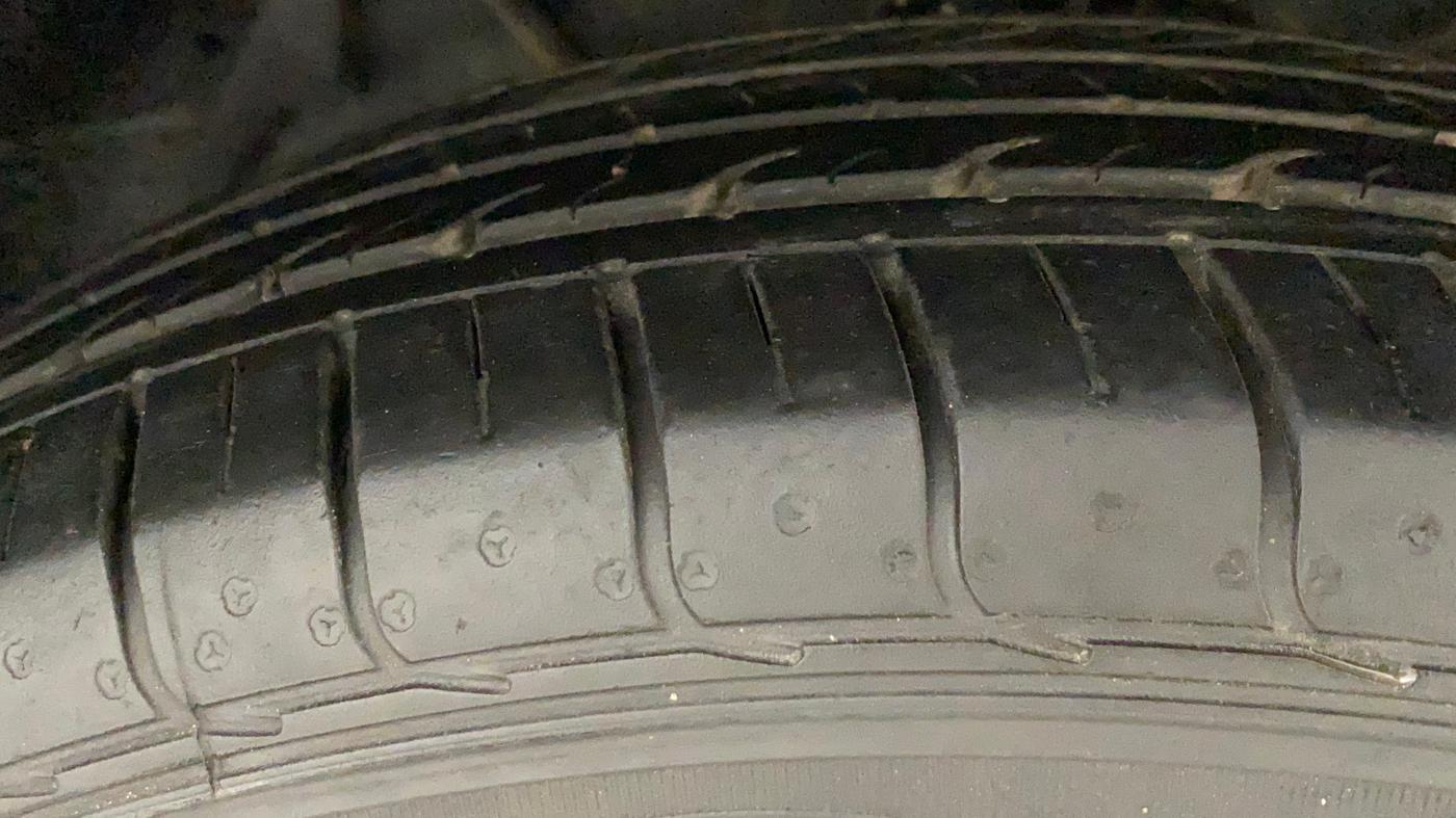 2021 Tata NEXON XE PETROL, Petrol, Manual, 27,410 km, Right Front Tyre Tread