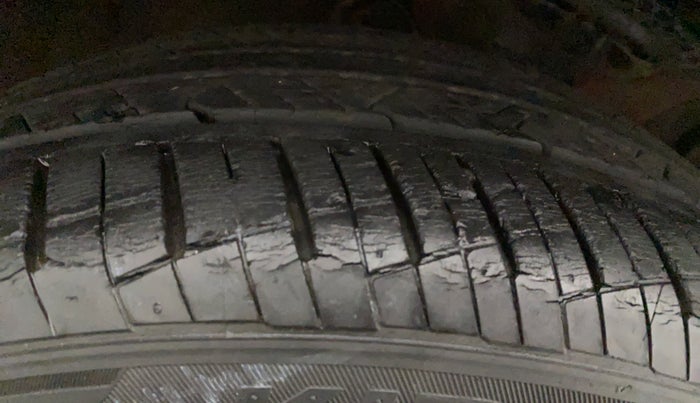 2019 Hyundai Elite i20 ASTA (O) CVT, Petrol, Automatic, 56,646 km, Right Rear Tyre Tread