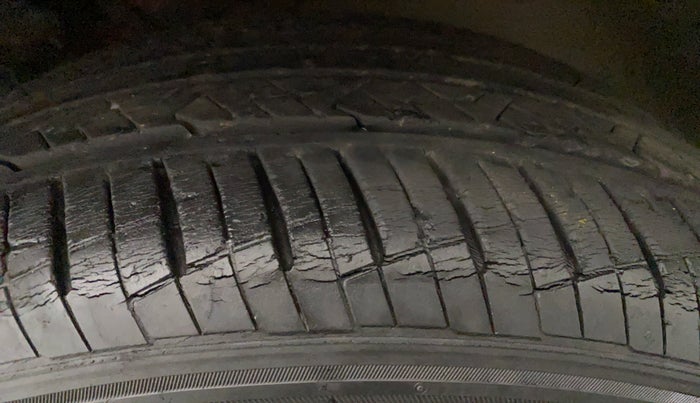 2019 Hyundai Elite i20 ASTA (O) CVT, Petrol, Automatic, 56,646 km, Left Rear Tyre Tread