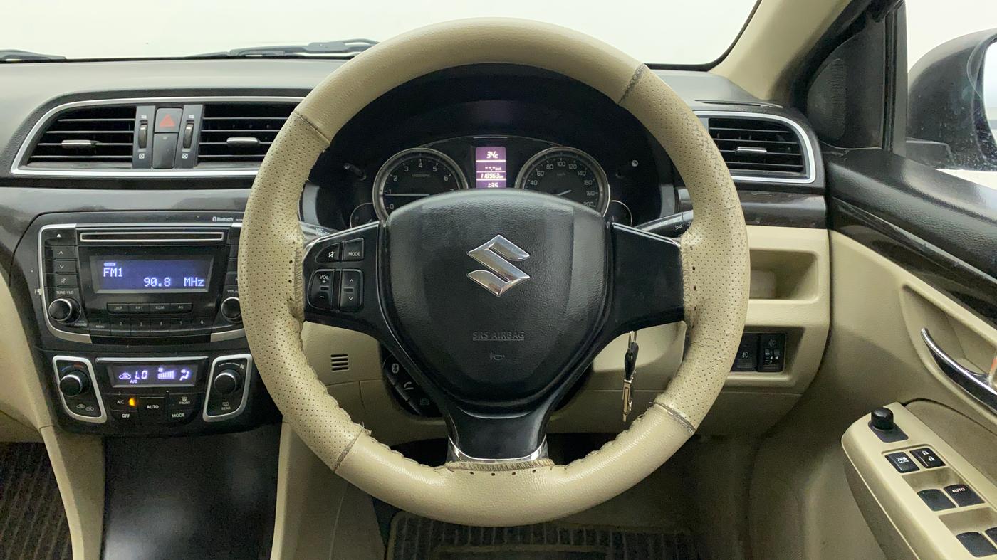 2015 Maruti Ciaz VXI+, Petrol, Manual, 1,19,079 km, Steering Wheel Close Up