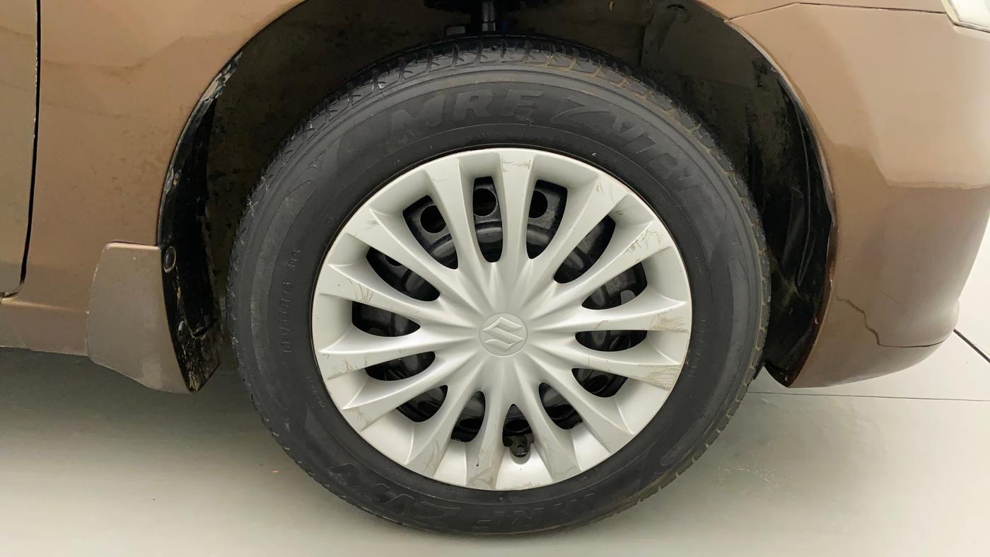 2015 Maruti Ciaz VXI+, Petrol, Manual, 1,19,079 km, Right Front Wheel