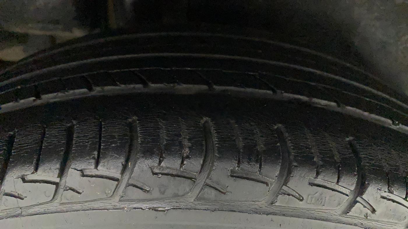 2015 Maruti Ciaz VXI+, Petrol, Manual, 1,19,079 km, Right Rear Tyre Tread