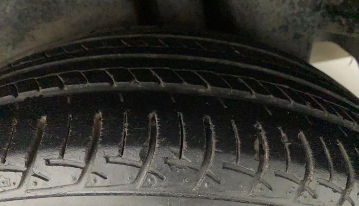 2015 Maruti Ciaz VXI+, Petrol, Manual, 1,19,079 km, Left Rear Tyre Tread