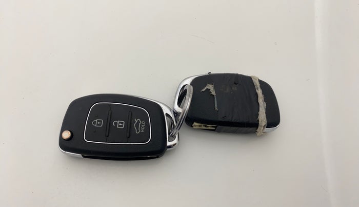 2017 Hyundai Verna 1.6 VTVT SX AT, Petrol, Automatic, 79,219 km, Key Close Up