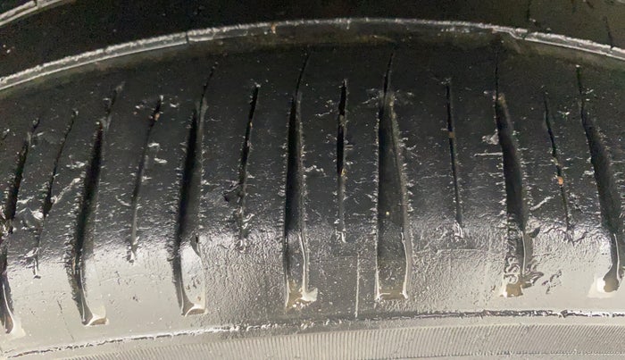 2018 Hyundai Elite i20 MAGNA EXECUTIVE 1.2, Petrol, Manual, 1,23,137 km, Left Front Tyre Tread