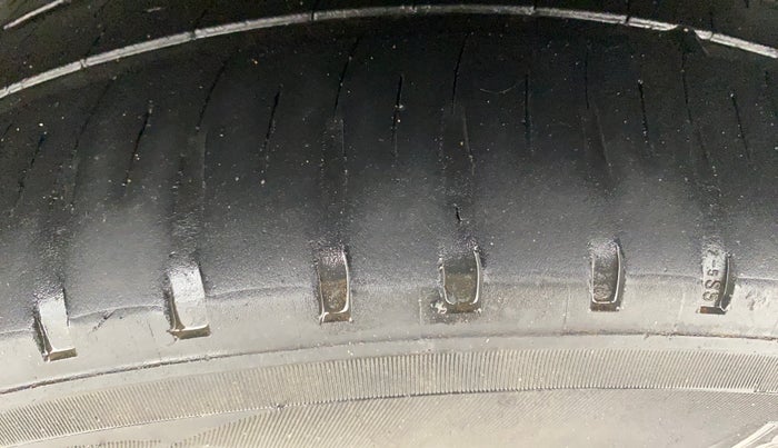 2018 Hyundai Elite i20 MAGNA EXECUTIVE 1.2, Petrol, Manual, 1,23,137 km, Left Rear Tyre Tread