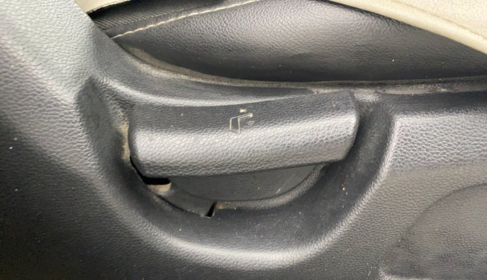 2018 Hyundai Elite i20 MAGNA EXECUTIVE 1.2, Petrol, Manual, 1,23,137 km, Driver Side Adjustment Panel