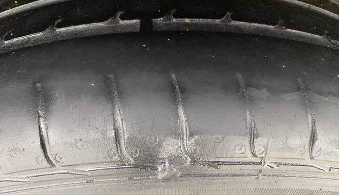 2018 Hyundai Elite i20 MAGNA EXECUTIVE 1.2, Petrol, Manual, 1,23,137 km, Right Rear Tyre Tread