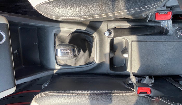 2022 Renault TRIBER RXZ AMT, Petrol, Automatic, 21,842 km, Gear Lever