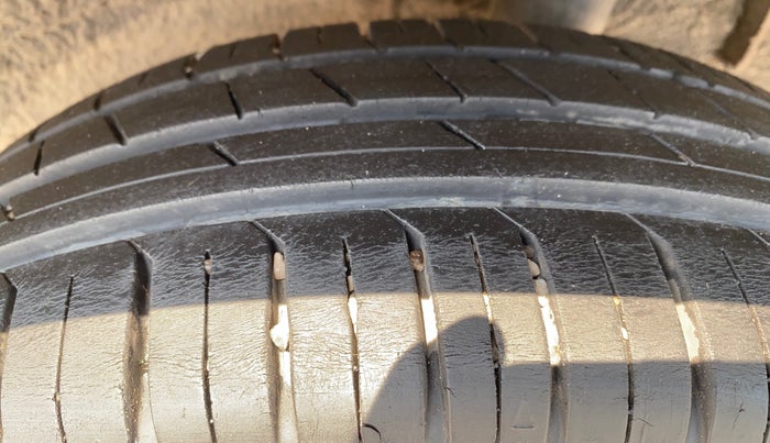 2022 Renault TRIBER RXZ AMT, Petrol, Automatic, 21,842 km, Left Rear Tyre Tread