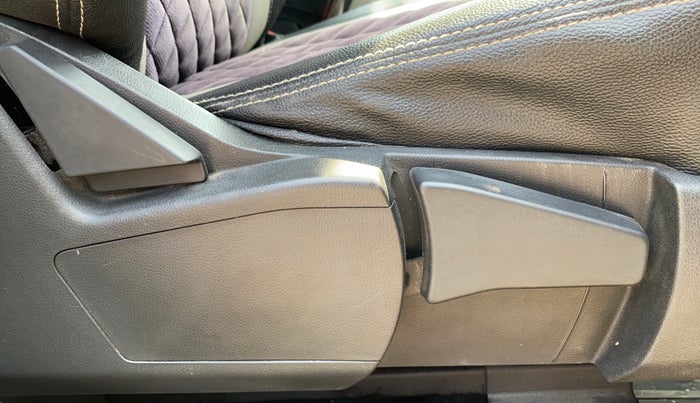 2022 Renault TRIBER RXZ AMT, Petrol, Automatic, 21,842 km, Driver Side Adjustment Panel