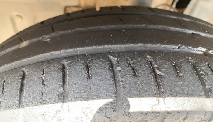 2022 Renault TRIBER RXZ AMT, Petrol, Automatic, 21,842 km, Left Front Tyre Tread