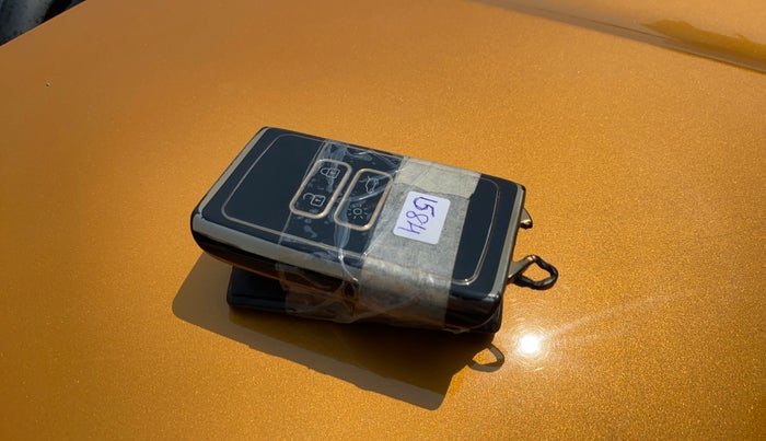 2022 Renault TRIBER RXZ AMT, Petrol, Automatic, 21,842 km, Key Close Up