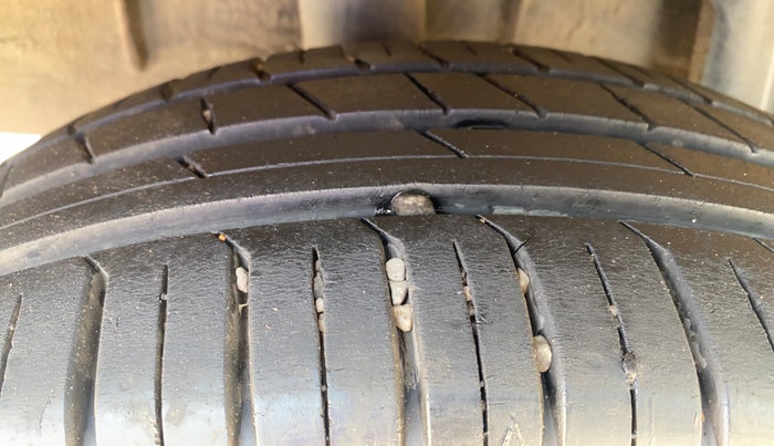 2022 Renault TRIBER RXZ AMT, Petrol, Automatic, 21,842 km, Right Rear Tyre Tread