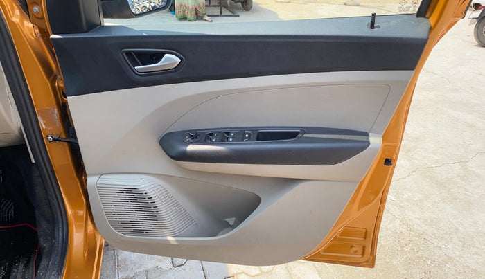 2022 Renault TRIBER RXZ AMT, Petrol, Automatic, 21,842 km, Driver Side Door Panels Control