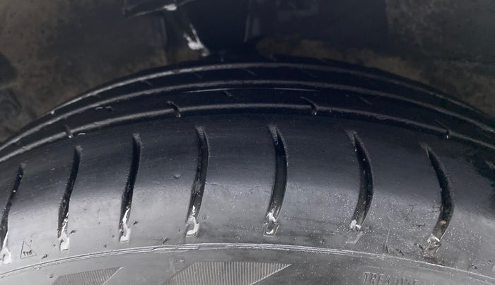2011 Hyundai i10 ERA 1.1 IRDE, CNG, Manual, 73,280 km, Left Front Tyre Tread