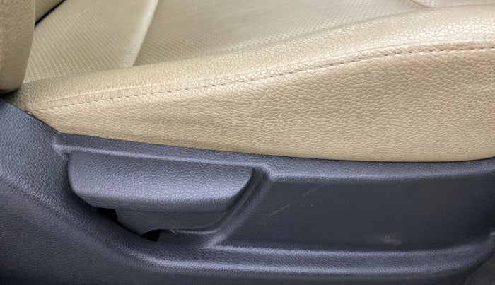 2017 Hyundai Eon ERA PLUS (O), Petrol, Manual, 7,380 km, Driver Side Adjustment Panel