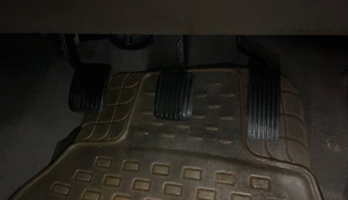 2014 Hyundai i10 SPORTZ 1.1, CNG, Manual, 50,650 km, Pedals