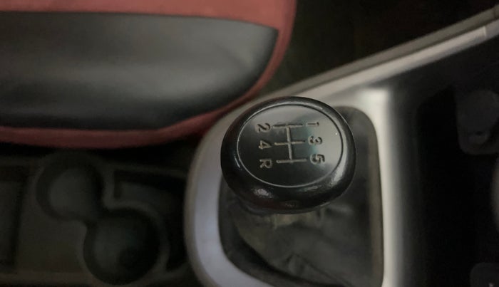 2014 Hyundai i10 SPORTZ 1.1, CNG, Manual, 50,650 km, Gear Lever