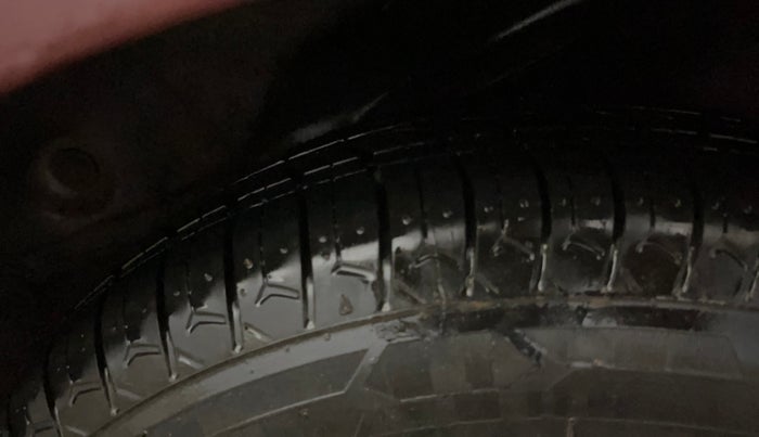 2014 Hyundai i10 SPORTZ 1.1, CNG, Manual, 50,650 km, Left Rear Tyre Tread