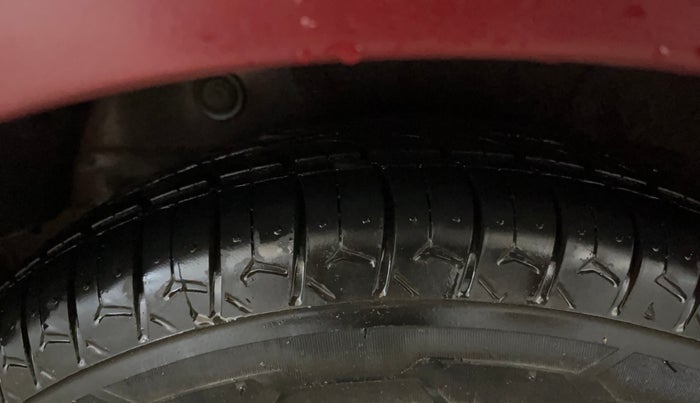 2014 Hyundai i10 SPORTZ 1.1, CNG, Manual, 50,650 km, Right Rear Tyre Tread