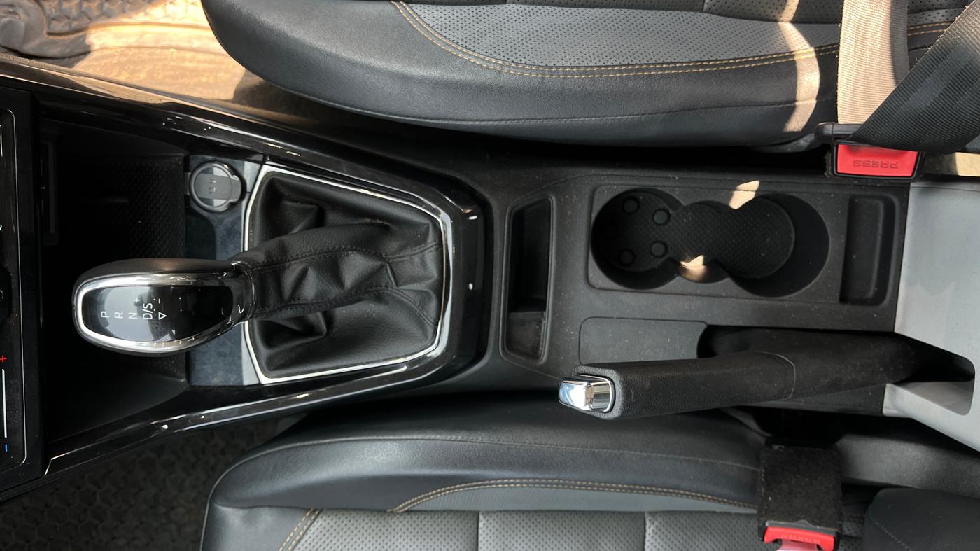 2023 Skoda KUSHAQ STYLE 1.0L TSI AT, Petrol, Automatic, 1,04,782 km, Gear Lever