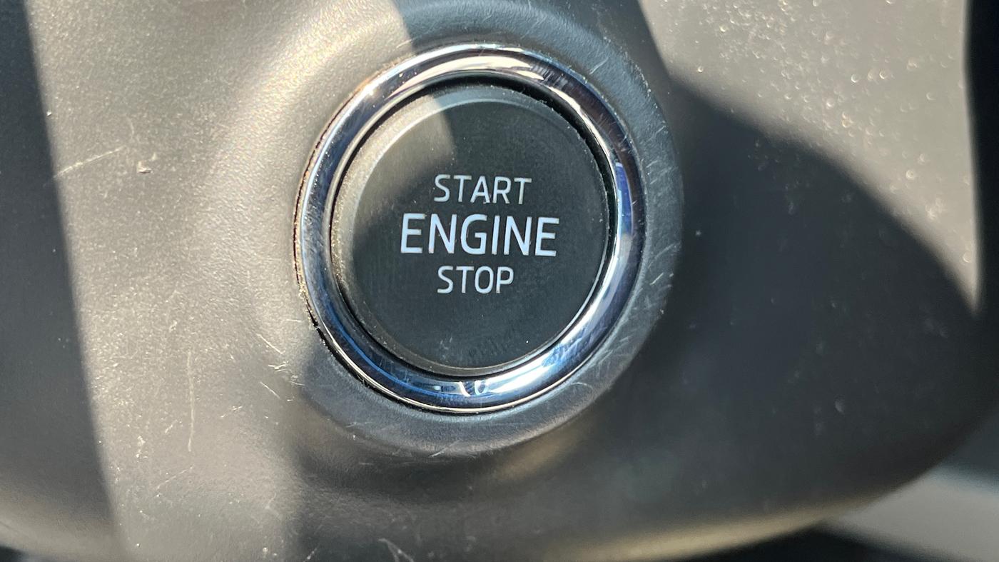 2023 Skoda KUSHAQ STYLE 1.0L TSI AT, Petrol, Automatic, 1,04,782 km, Keyless Start/ Stop Button
