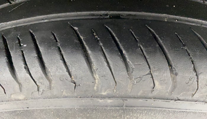 2023 Nissan MAGNITE XV MT, Petrol, Manual, 24,247 km, Left Rear Tyre Tread