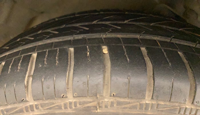 2015 Maruti Celerio VXI AMT, Petrol, Automatic, 70,866 km, Right Front Tyre Tread
