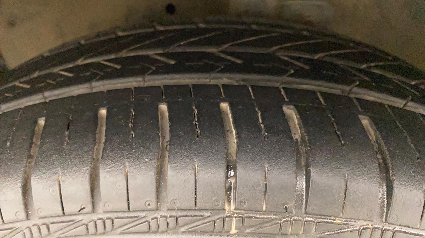 2015 Maruti Celerio VXI AMT, Petrol, Automatic, 70,866 km, Left Front Tyre Tread