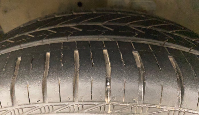 2015 Maruti Celerio VXI AMT, Petrol, Automatic, 70,866 km, Left Front Tyre Tread