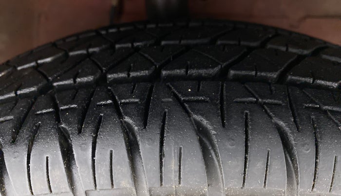2010 Maruti Ritz VXI BS IV, Petrol, Manual, 83,476 km, Right Front Tyre Tread
