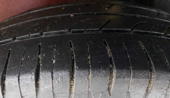 2010 Maruti Ritz VXI BS IV, Petrol, Manual, 83,476 km, Left Rear Tyre Tread