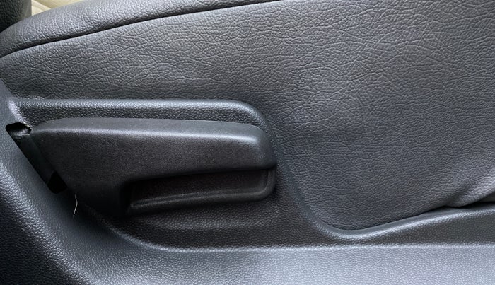2010 Maruti Ritz VXI BS IV, Petrol, Manual, 83,476 km, Driver Side Adjustment Panel