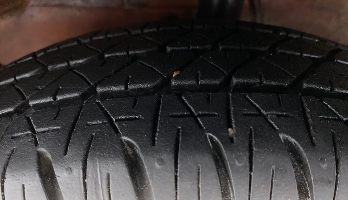 2010 Maruti Ritz VXI BS IV, Petrol, Manual, 83,476 km, Left Front Tyre Tread