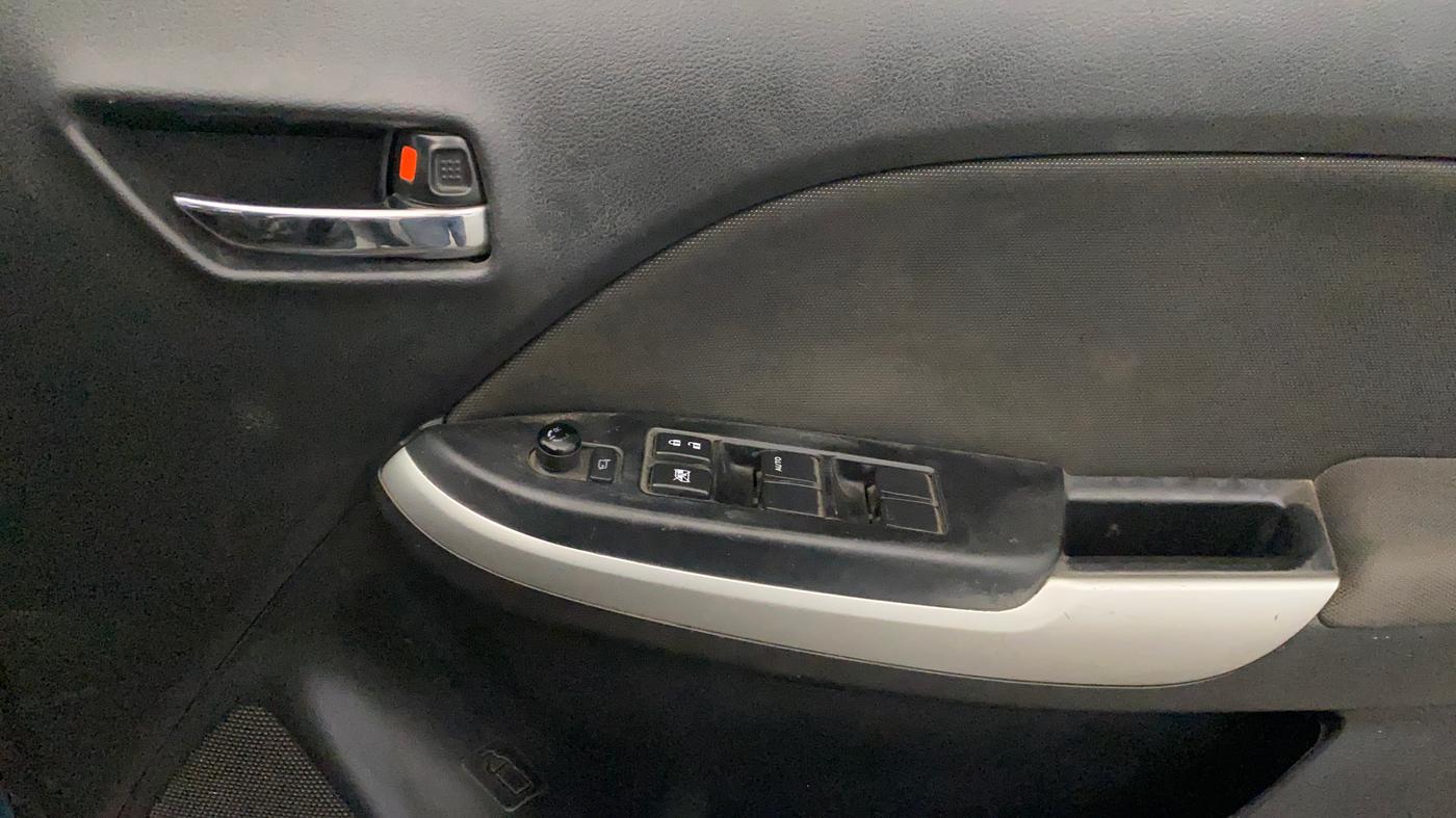 2018 Maruti Baleno DELTA PETROL 1.2, Petrol, Manual, 1,31,230 km, Driver Side Door Panels Control