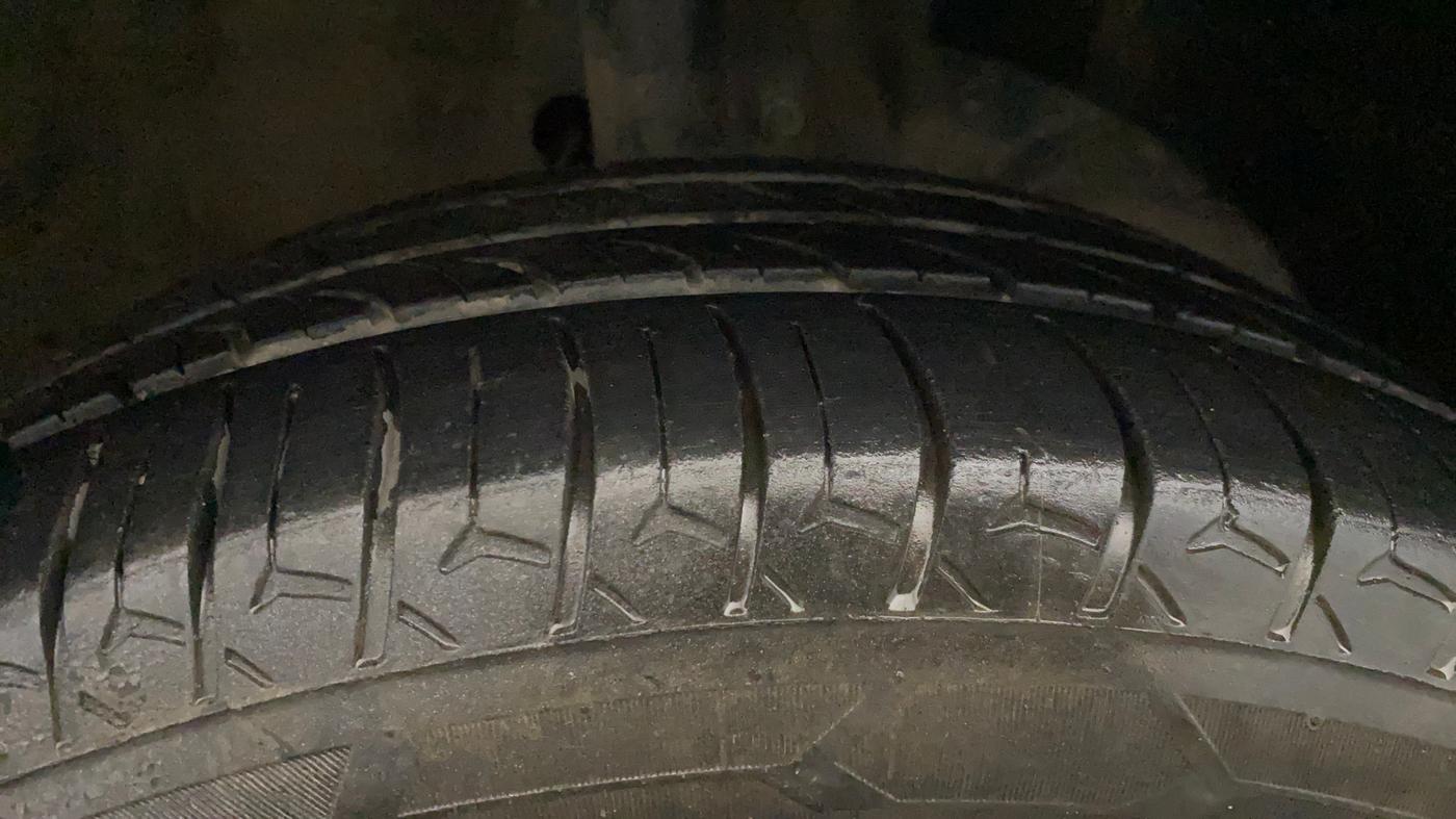 2018 Maruti Baleno DELTA PETROL 1.2, Petrol, Manual, 1,31,230 km, Right Front Tyre Tread