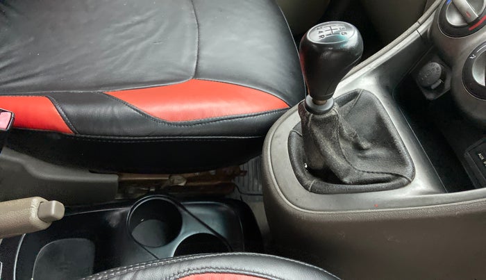 2010 Hyundai i10 SPORTZ 1.2, Petrol, Manual, 80,828 km, Gear lever - Boot cover slightly torn