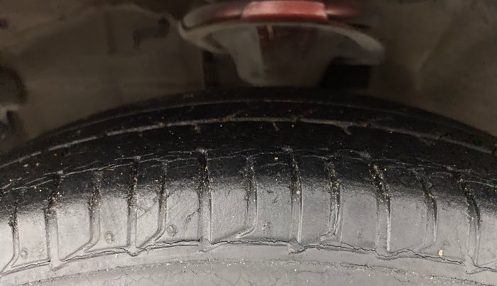 2010 Hyundai i10 SPORTZ 1.2, Petrol, Manual, 80,828 km, Left Front Tyre Tread