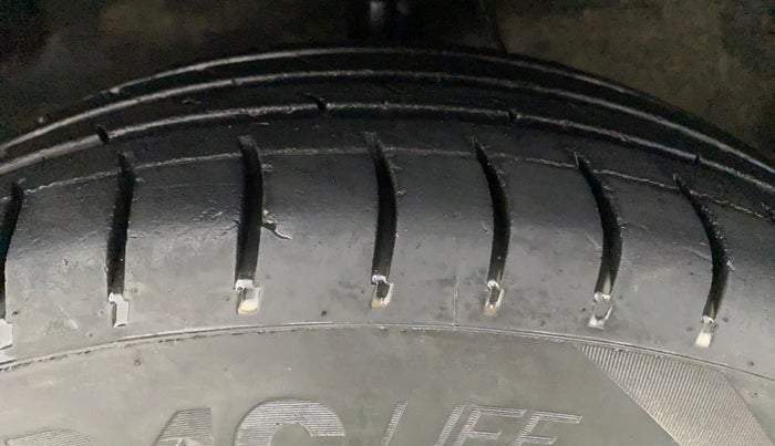 2010 Maruti Ritz LXI, Petrol, Manual, 52,358 km, Left Front Tyre Tread