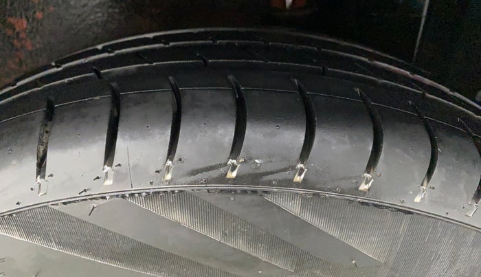 2010 Maruti Ritz LXI, Petrol, Manual, 52,358 km, Left Rear Tyre Tread
