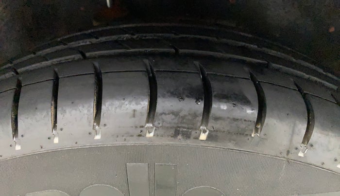 2010 Maruti Ritz LXI, Petrol, Manual, 52,358 km, Right Rear Tyre Tread